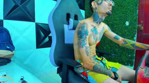 boy_tatto77 online show from May 30, 1:04 am