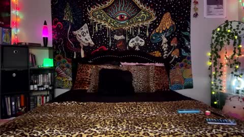 Snapshot of boysdroollx chatting on December 16, 6:53 am Puddin online show from December 16, 6:53 am