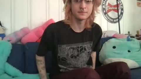 boywithbug online show from February 25, 7:06 pm