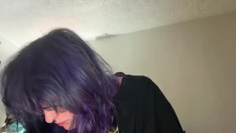 boywithbug online show from February 21, 7:17 pm