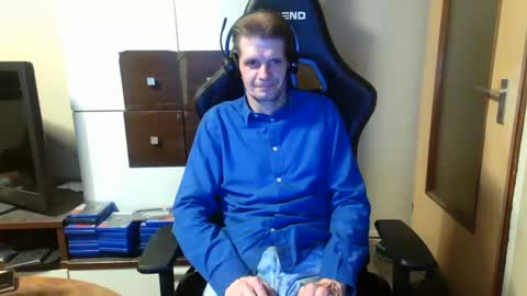 Snapshot of bponie1 chatting on December 14, 2:11 am bponie1 online show from December 14, 2:11 am