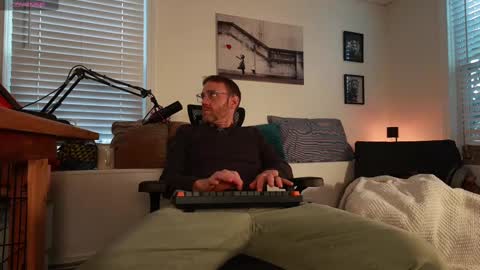 BradBronton online show from February 10, 8:42 pm