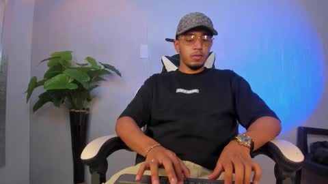 Brand  online show from December 16, 8:15 pm