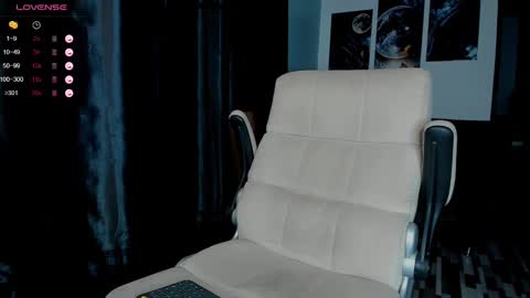 Snapshot of brandonlavitt chatting on February 17, 11:54 pm Brandon Lavitt online show from February 17, 11:54 pm