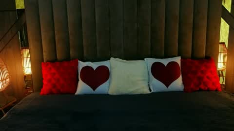 Brandybloomm online show from April 6, 7:26 pm