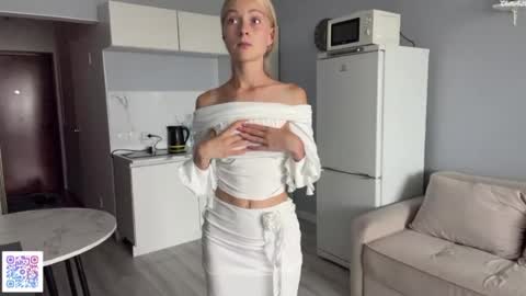 your girl online show from July 18, 5:42 am