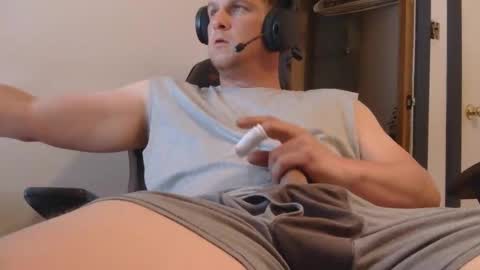 brian7891012 online show from May 10, 6:14 pm