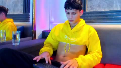brian_hotof1 online show from June 3, 11:24 am
