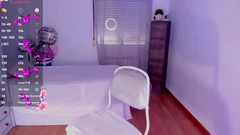 Snapshot of briana_walker chatting on October 22, 12:18 pm briana online show from October 22, 12:18 pm