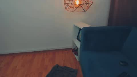 brilliantegirl_ online show from April 8, 12:41 pm