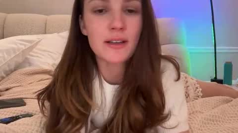 britneyyyxx online show from December 17, 1:23 am