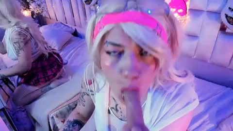     online show from April 26, 3:09 pm