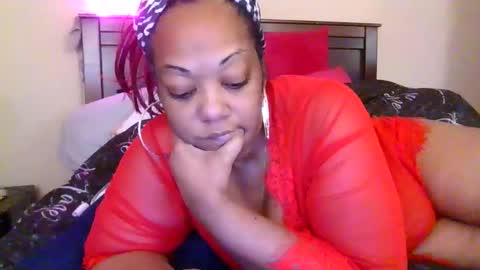 brownroundrenee online show from April 1, 10:05 am