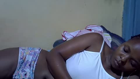 Snapshot of brownsexy_baby chatting on October 21, 8:08 am brownsexy_baby online show from October 21, 8:08 am