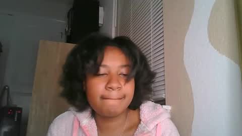Snapshot of brownsugarcutie3 chatting on October 23, 1:40 am Brownsuagrcutie online show from October 23, 1:40 am