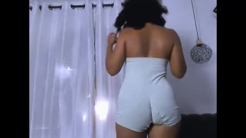 brownvelvet_ online show from December 17, 3:08 pm