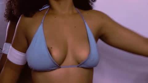 brownvelvet_ online show from December 19, 3:40 pm