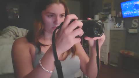 Snapshot of brunettebaby040 chatting on October 16, 3:39 am brunettebaby040 online show from October 16, 3:39 am