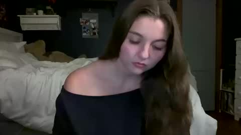 Snapshot of brunettebaby040 chatting on October 10, 4:07 am brunettebaby040 online show from October 10, 4:07 am