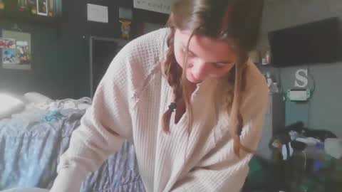 Snapshot of brunettebaby040 chatting on October 29, 6:52 pm brunettebaby040 online show from October 29, 6:52 pm