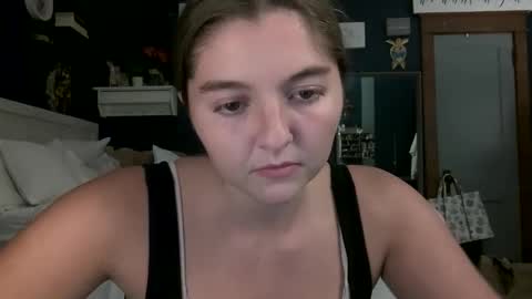 Snapshot of brunettebaby040 chatting on September 9, 2:33 am brunettebaby040 online show from September 9, 2:33 am