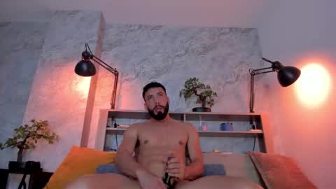 Andres Suarez online show from December 14, 1:56 am