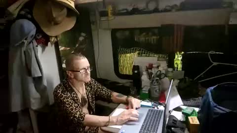 Steve... aka SkinnieDippin aka TimberTramp online show from March 19, 6:41 am