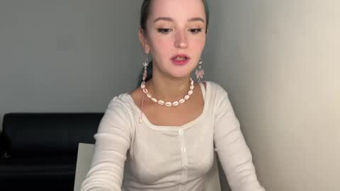 bubble_b00 online show from March 2, 10:35 am