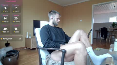 Leeo online show from December 28, 8:37 am