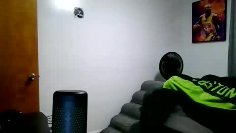 buffsexyman24 online show from March 21, 2:50 am