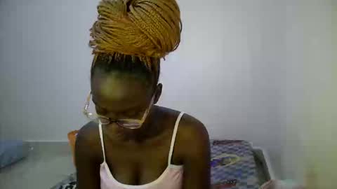 bunny_bliss1 online show from May 13, 12:20 am