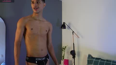 Buster independent model online show from November 5, 5:26 pm