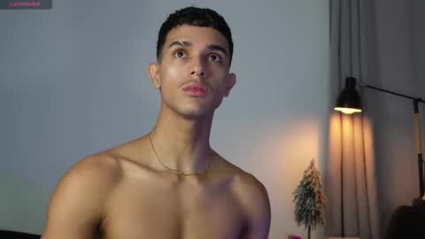 Buster independent model online show from December 20, 9:33 pm