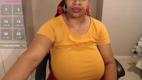 Snapshot of bustylisa85 chatting on September 23, 5:56 am lisa online show from September 23, 5:56 am