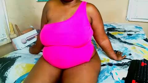 BUSTYQUEENB online show from March 15, 8:40 am