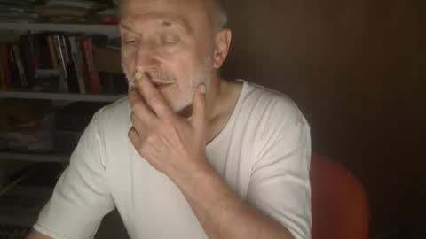 Buttlover2233 online show from November 15, 9:27 pm