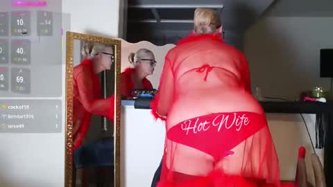 Bee and John online show from November 26, 9:22 pm