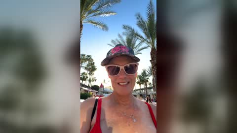 Bee and John online show from April 21, 1:09 am