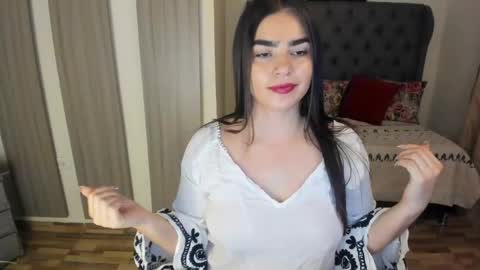caitlingomez0 online show from April 19, 9:43 am