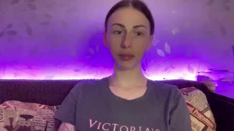 Anna online show from March 3, 7:49 pm