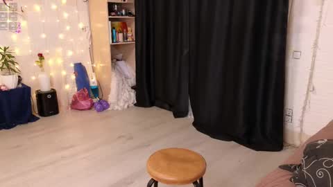 Dasha       inst       dasha is nice online show from March 1, 1:21 am