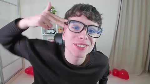 Hey I am Calvin  online show from February 15, 7:06 pm