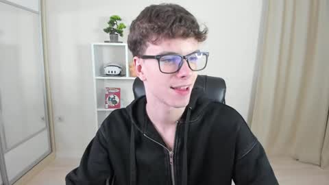 Hey I am Calvin  online show from January 31, 7:08 pm