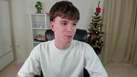 Hey I am Calvin  online show from December 27, 7:03 pm