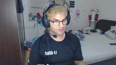 Calvinjohnlad online show from March 8, 7:09 pm