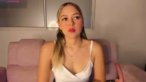 Snapshot of cami_hunter chatting on December 13, 1:22 pm   online show from December 13, 1:22 pm
