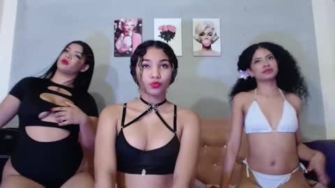 Snapshot of camila_meza chatting on October 9, 3:50 pm camila_meza online show from October 9, 3:50 pm