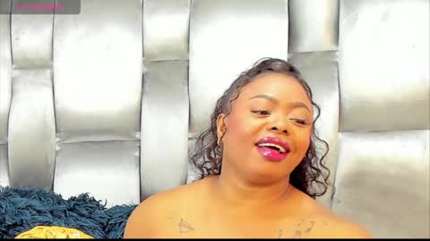 camila benitez online show from April 12, 10:30 am