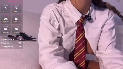 camilla_sanchez online show from March 11, 11:24 am