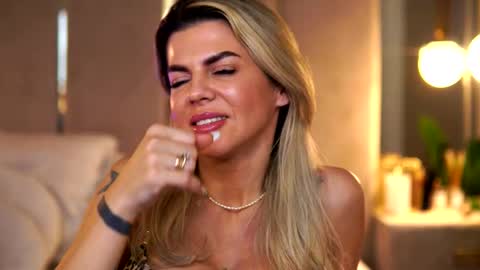 Camy online show from December 4, 1:49 am